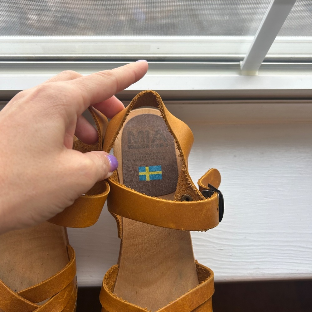 Clogs - Picture 3 of 4